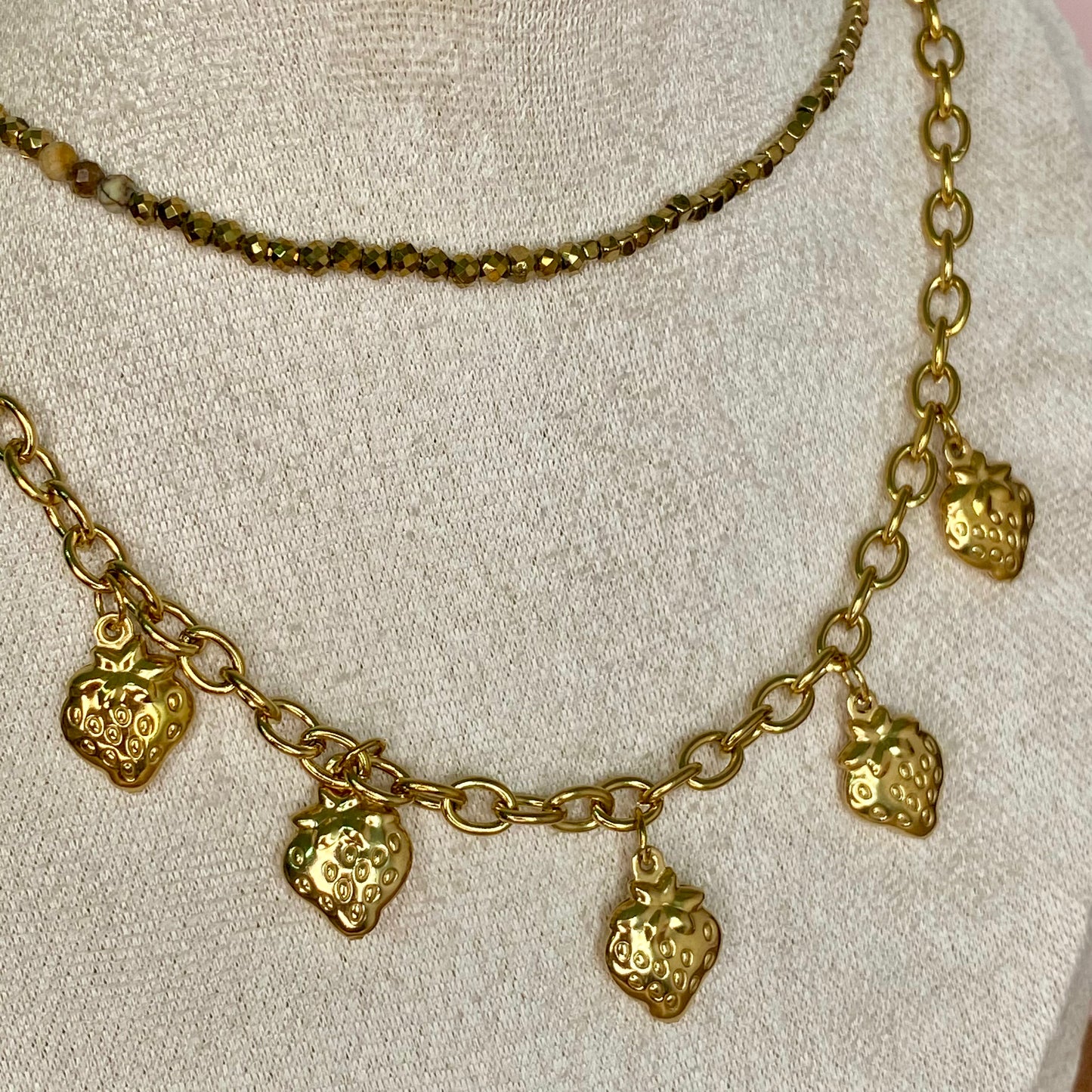 Collar Gold fresas