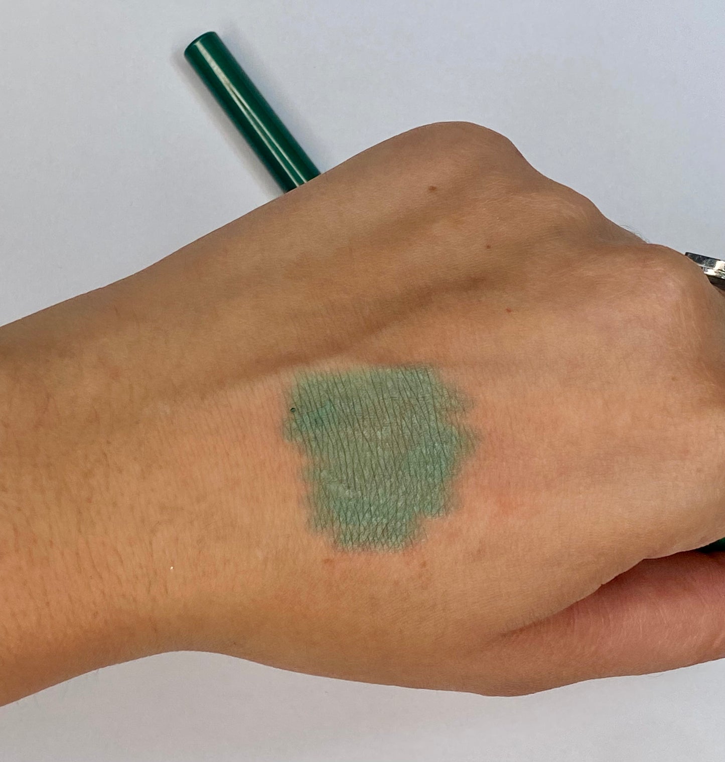 Lápiz de ojos verde metalizado