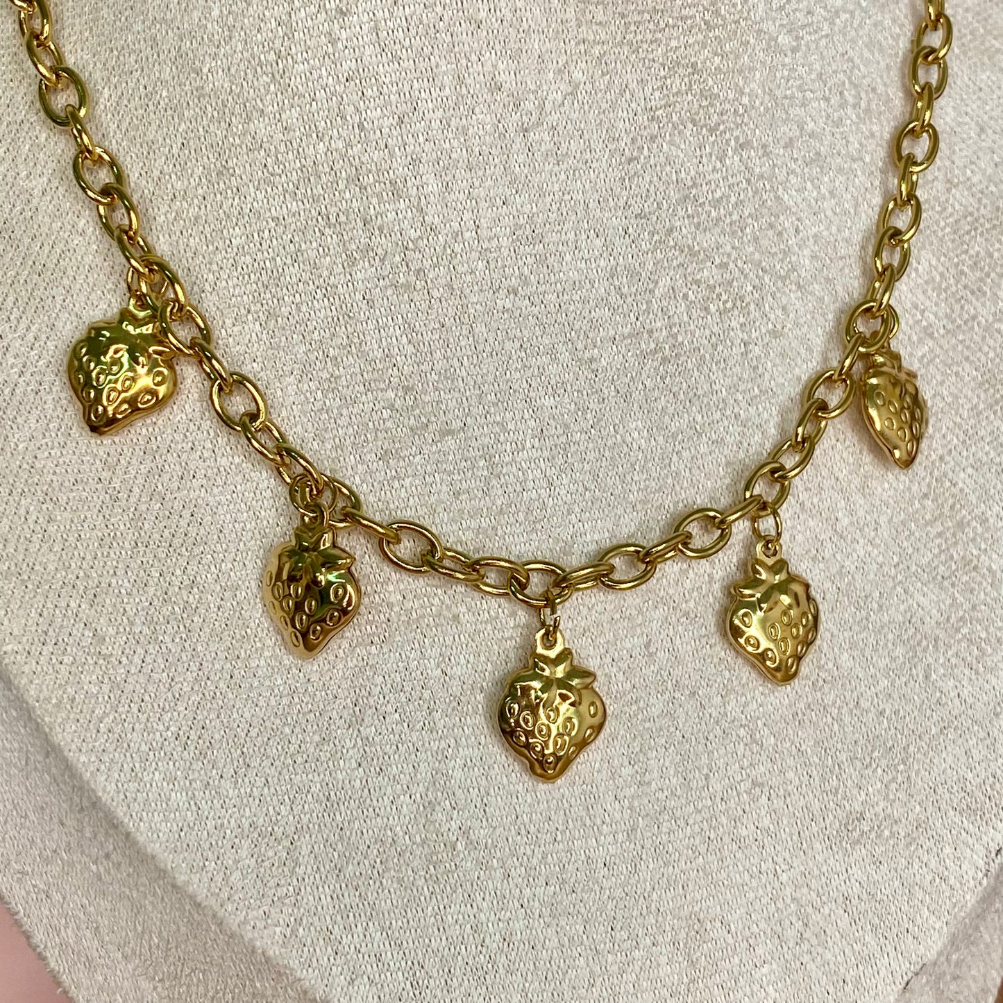Collar Gold fresas